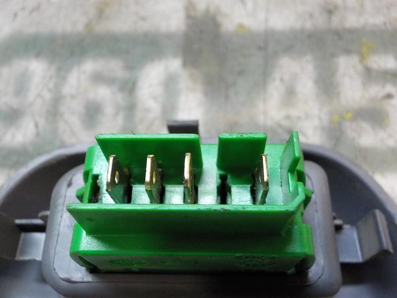 Recambio de mando elevalunas delantero derecho para peugeot 107 1.0 cat (384f) referencia OEM IAM   