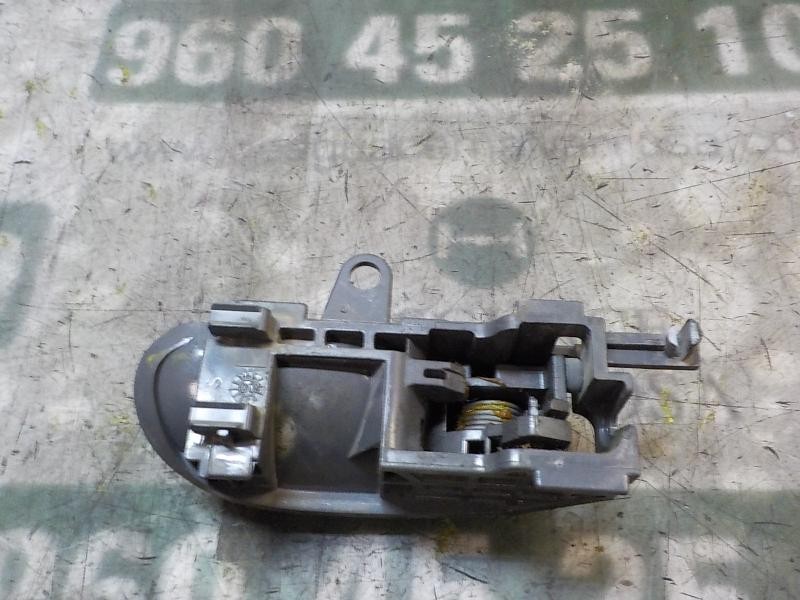 Recambio de maneta interior delantera izquierda para peugeot 107 1.0 cat (384f) referencia OEM IAM   