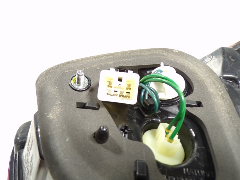 Recambio de piloto trasero izquierdo interior para kia rio 1.2 cat referencia OEM IAM 924031W200  