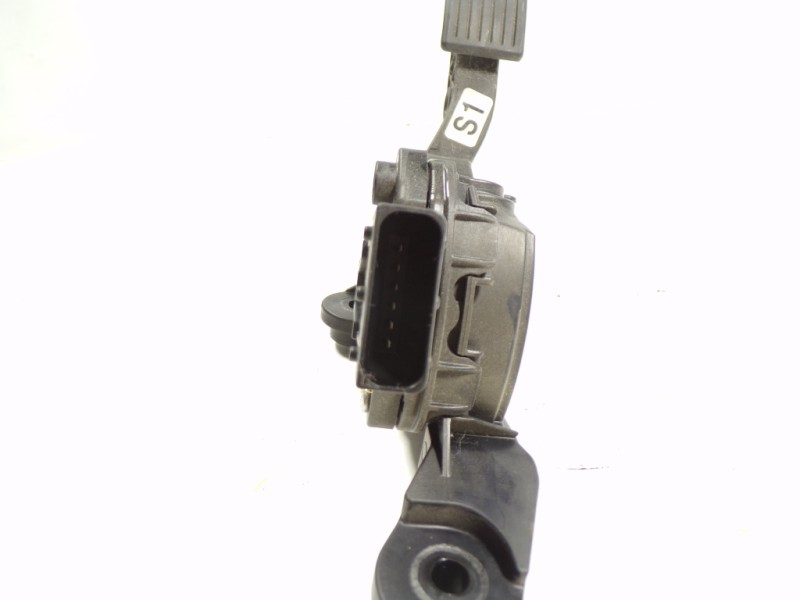 Recambio de potenciometro pedal para kia rio 1.2 cat referencia OEM IAM 327001W500  