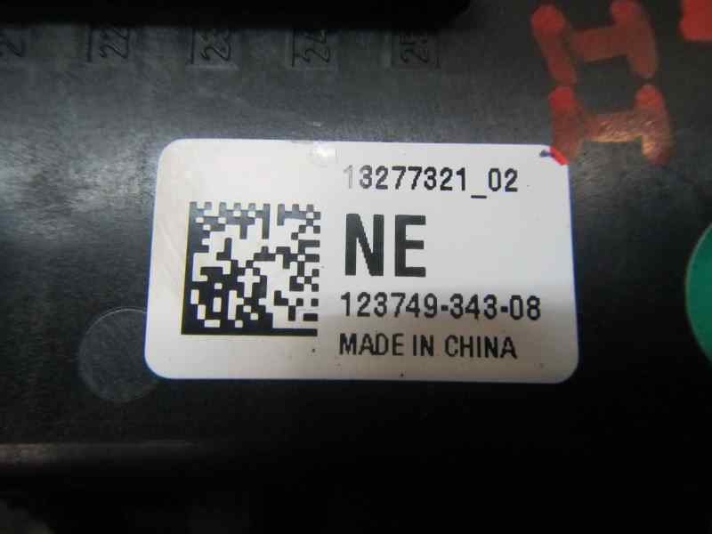 Recambio de caja reles / fusibles para opel insignia berlina 2.0 16v cdti referencia OEM IAM   