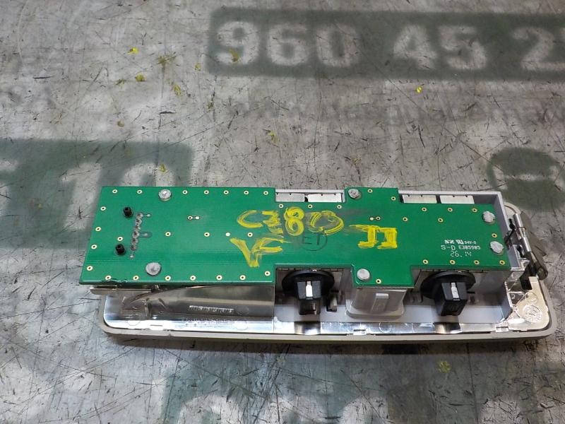 Recambio de piloto interior para bmw serie 5 touring (f11) 520d referencia OEM IAM 63319202921  