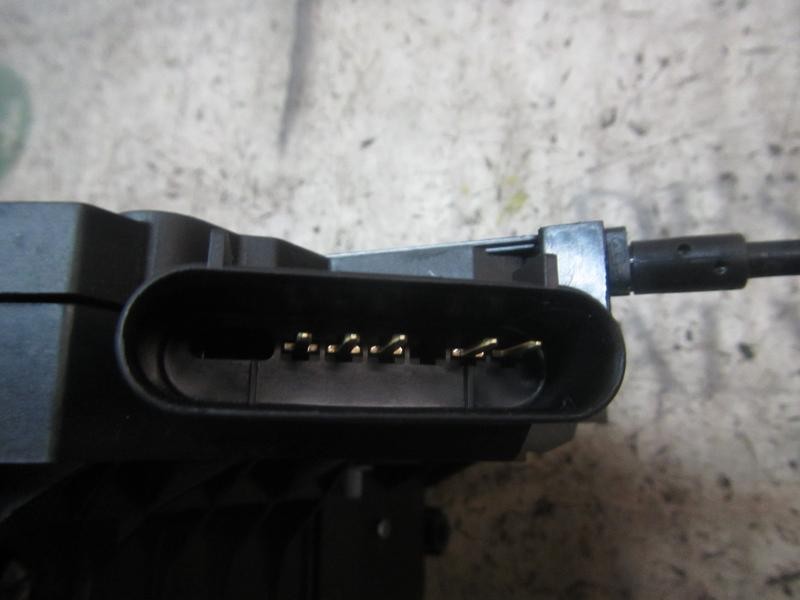 Recambio de cerradura puerta delantera izquierda para ford c-max titanium referencia OEM IAM 2049023  