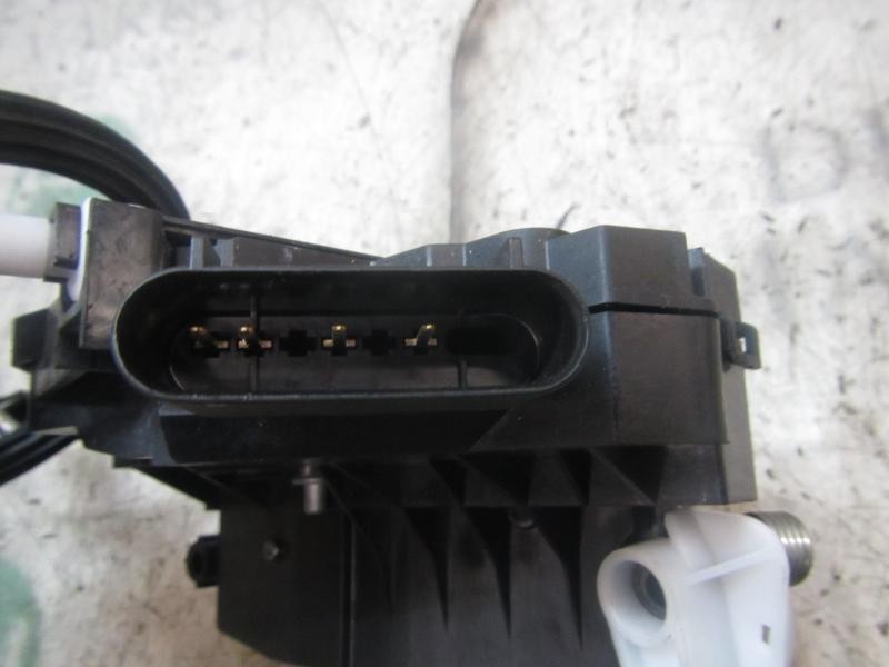 Recambio de cerradura puerta trasera derecha para ford c-max titanium referencia OEM IAM 2053473  