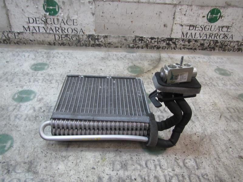 Recambio de evaporador aire acondicionado para ford c-max titanium referencia OEM IAM 5129677  