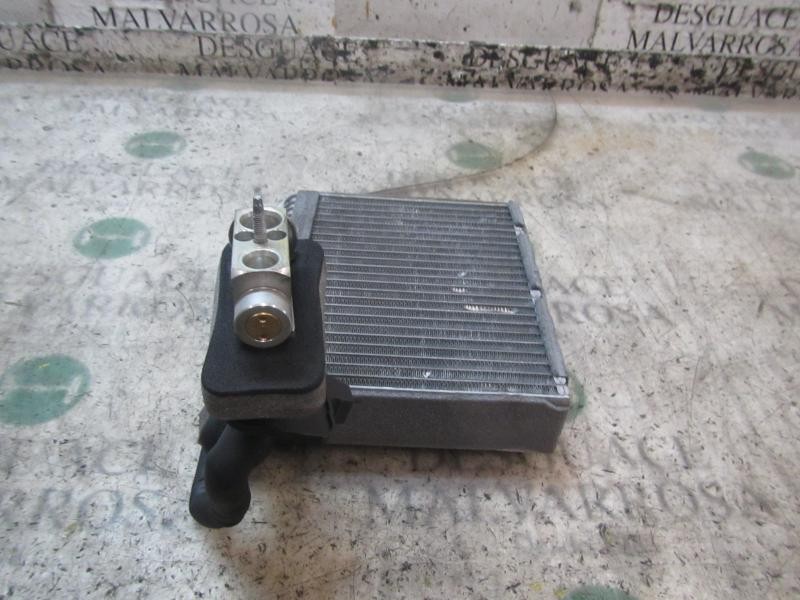 Recambio de evaporador aire acondicionado para ford c-max titanium referencia OEM IAM 5129677  