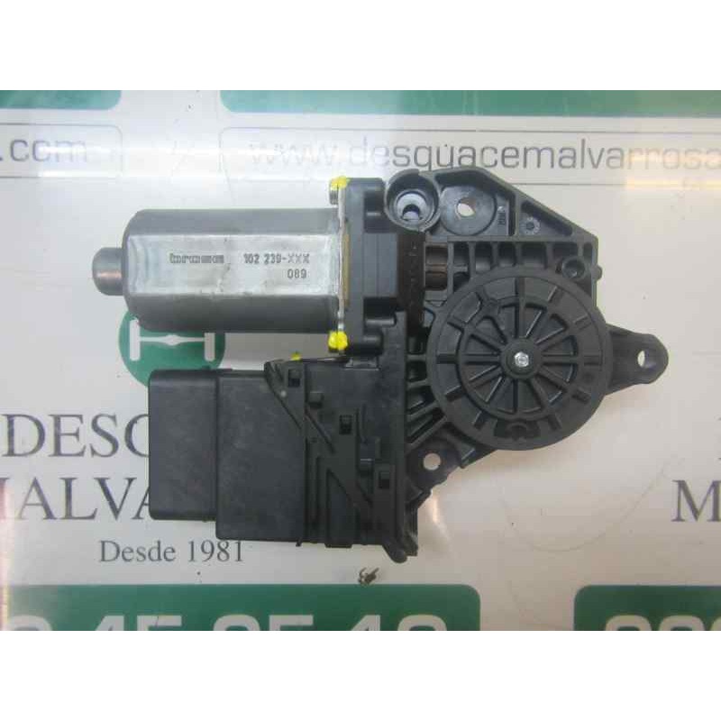 Recambio de motor elevalunas trasero derecho para volkswagen golf iv berlina (1j1) 1.6 16v referencia OEM IAM   