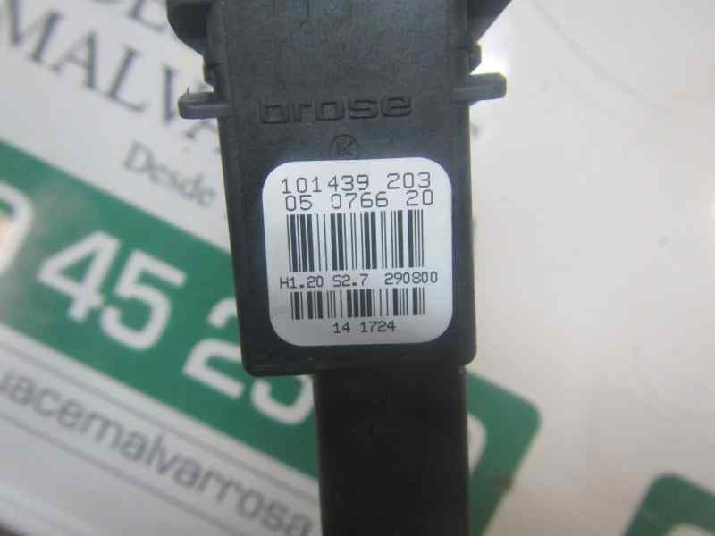 Recambio de motor elevalunas trasero derecho para volkswagen golf iv berlina (1j1) 1.6 16v referencia OEM IAM   