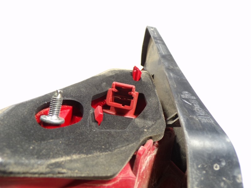 Recambio de piloto trasero izquierdo interior para peugeot 3008 1.6 hdi fap referencia OEM IAM   