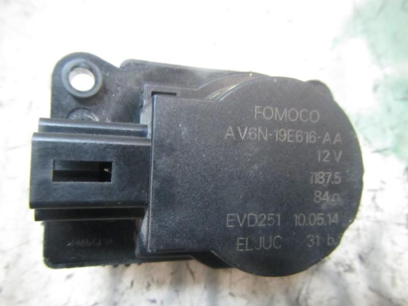 Recambio de motor apertura trampillas climatizador para ford c-max titanium referencia OEM IAM 1786200  