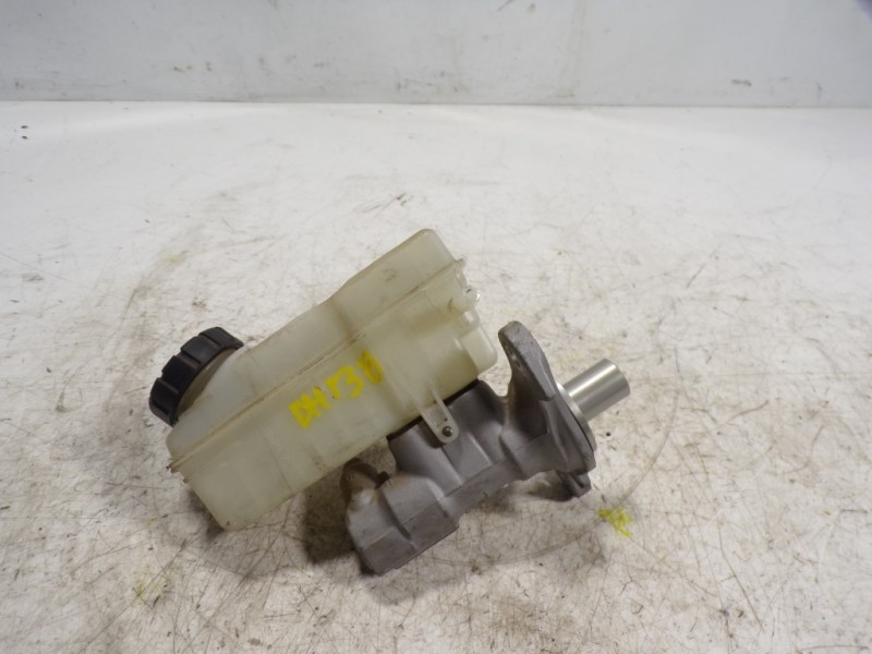 Recambio de bomba freno para dacia sandero stepway referencia OEM IAM 460111938R  