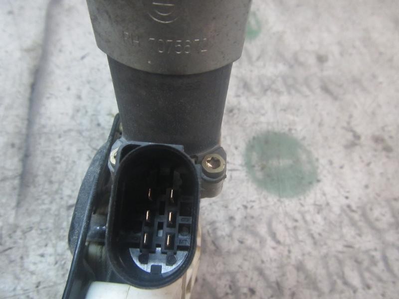 Recambio de elevalunas trasero derecho para bmw serie 5 berlina (e60) 525d referencia OEM IAM 51357184746  