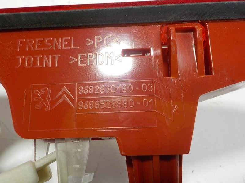 Recambio de piloto trasero central para toyota proace city 1.5 dci referencia OEM IAM  968283018003 