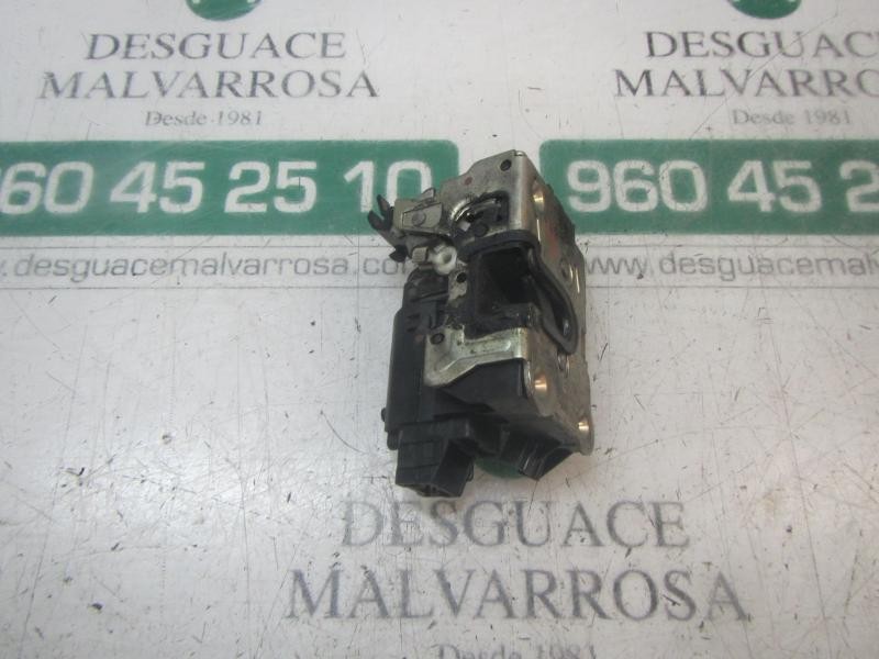 Recambio de cerradura puerta delantera derecha para dacia dokker express ambiance referencia OEM IAM 805025267R  