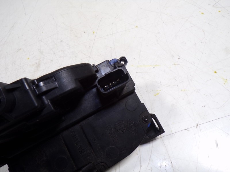 Recambio de cerradura puerta delantera derecha para renault scenic iii grand dynamique referencia OEM IAM 805020006R  