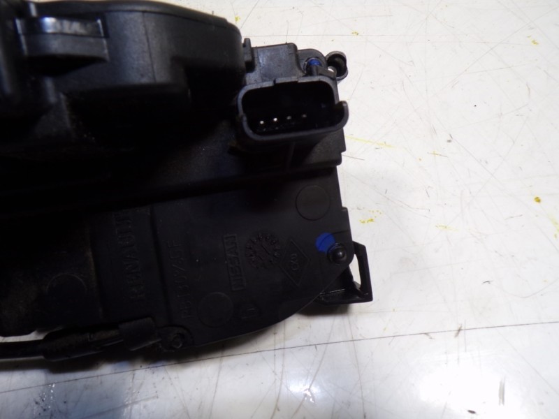 Recambio de cerradura puerta trasera derecha para renault scenic iii grand dynamique referencia OEM IAM 825020033R  