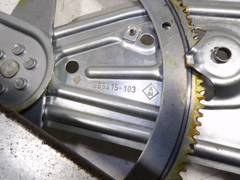 Recambio de elevalunas trasero derecho para renault scenic iii grand dynamique referencia OEM IAM 827208148R 966415103 966415103