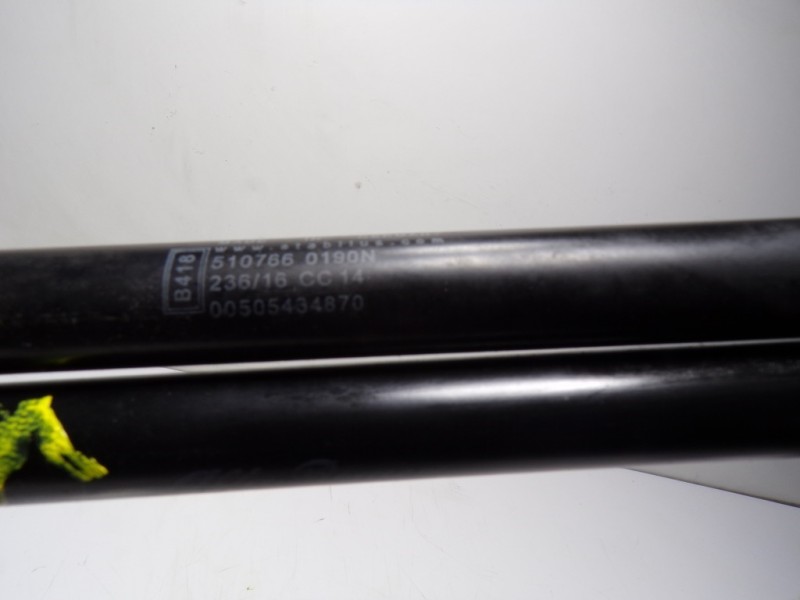 Recambio de amortiguadores maletero / porton para alfa romeo giulia (952) 2.2 jtdm cat referencia OEM IAM 50543487 5107660190N 2