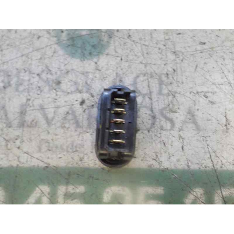 Recambio de mando elevalunas delantero derecho para dacia duster 1.5 dci diesel fap cat referencia OEM IAM 8200602227  