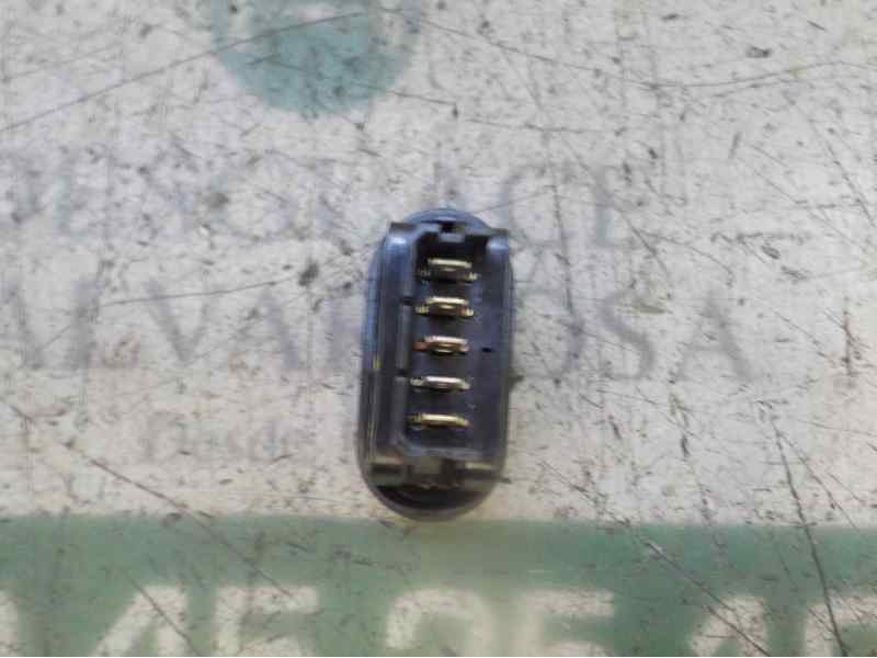 Recambio de mando elevalunas delantero derecho para dacia duster 1.5 dci diesel fap cat referencia OEM IAM 8200602227  