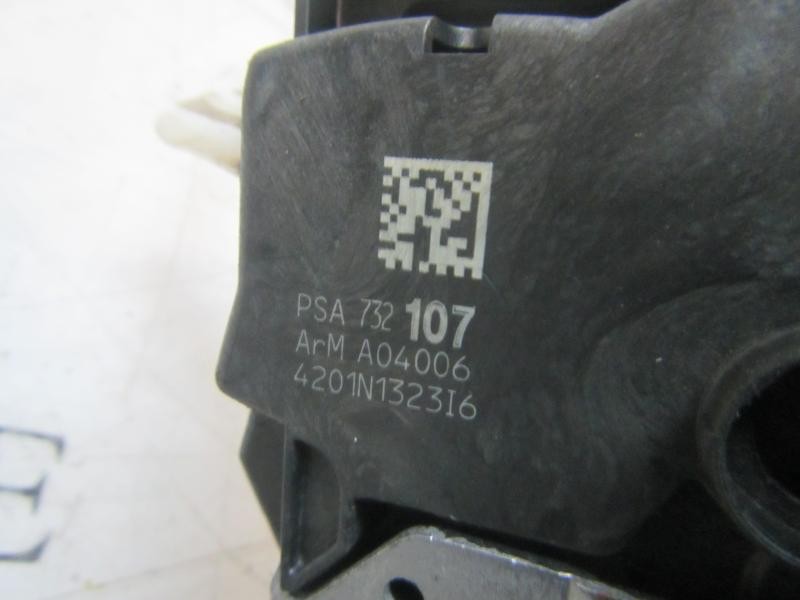 Recambio de cerradura puerta trasera derecha para peugeot 308 1.6 16v hdi referencia OEM IAM 9800617480  