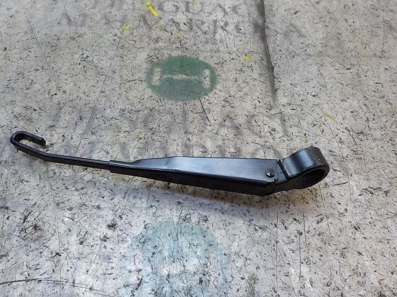 Recambio de brazo limpia trasero para dodge caliber 2.0 16v crd cat referencia OEM IAM 5183275AA  