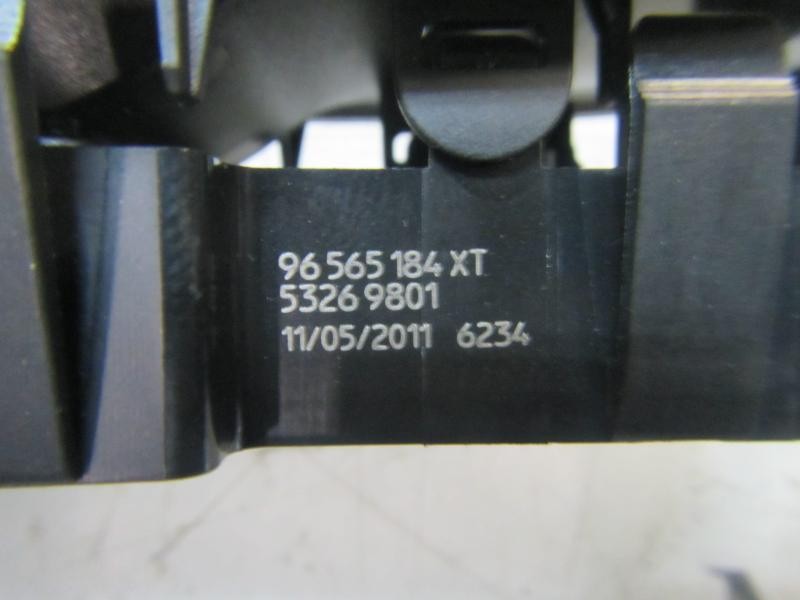 Recambio de mando elevalunas delantero derecho para peugeot 308 1.6 16v hdi referencia OEM IAM 649029  