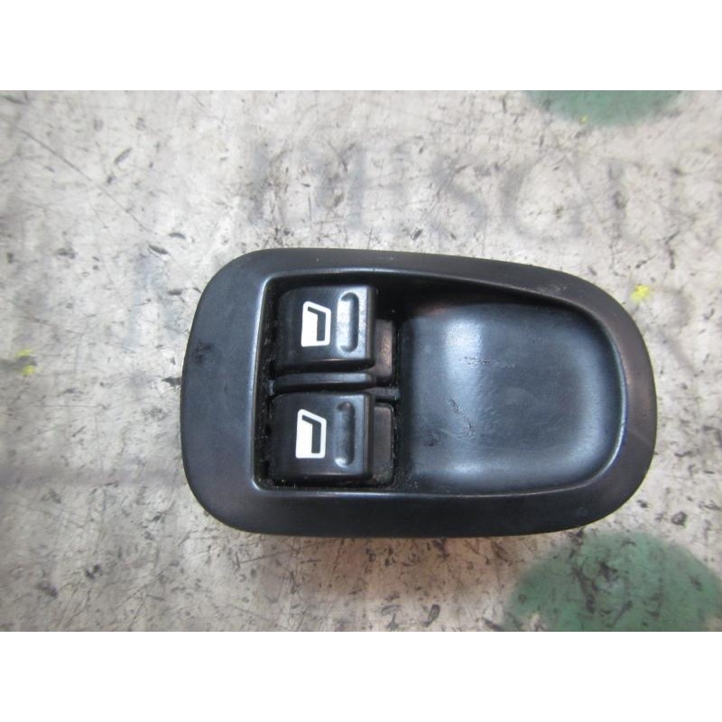 Recambio de mando elevalunas delantero izquierdo para peugeot 206 berlina 1.9 diesel referencia OEM IAM   