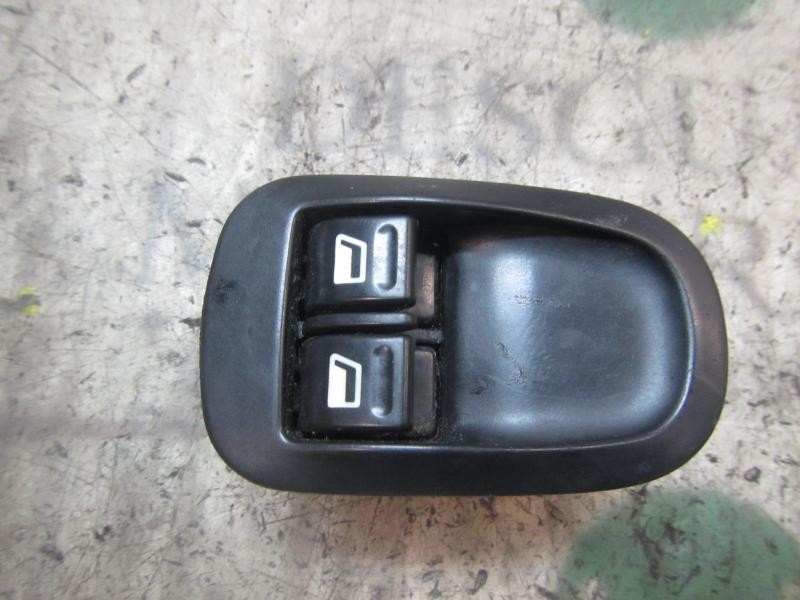Recambio de mando elevalunas delantero izquierdo para peugeot 206 berlina 1.9 diesel referencia OEM IAM   
