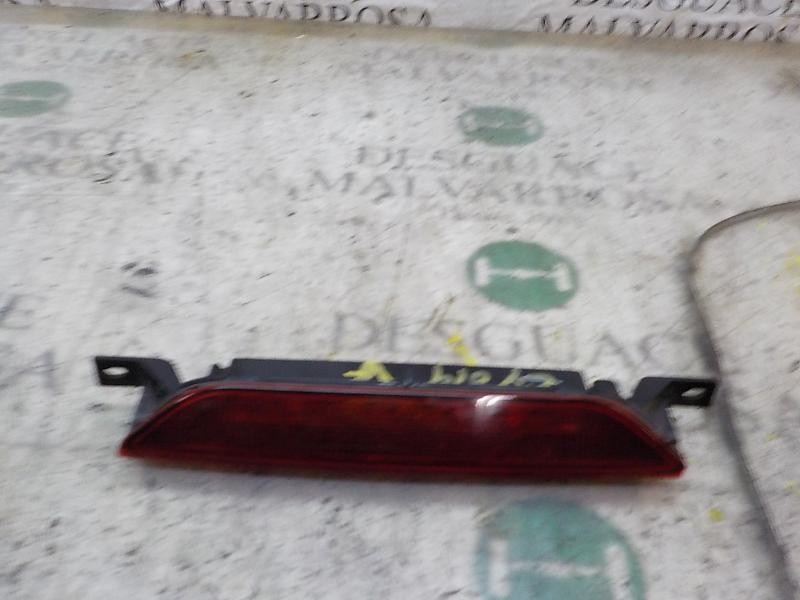 Recambio de piloto trasero central para dodge caliber 2.0 16v crd cat referencia OEM IAM 5303754AC  