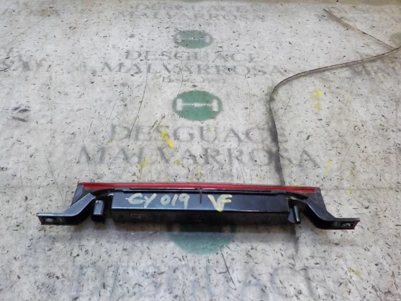 Recambio de piloto trasero central para dodge caliber 2.0 16v crd cat referencia OEM IAM 5303754AC  