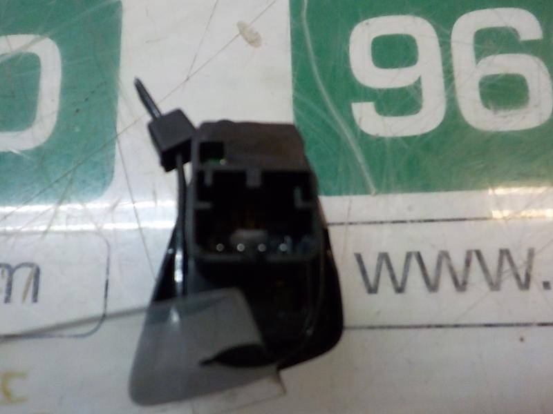 Recambio de mando elevalunas delantero derecho para ford ka (ccu) titanium+ referencia OEM IAM  1571470 