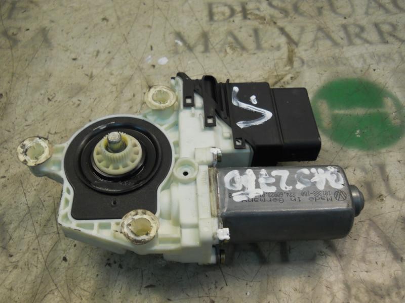 Recambio de motor elevalunas trasero derecho para volkswagen golf iv berlina (1j1) advance referencia OEM IAM   