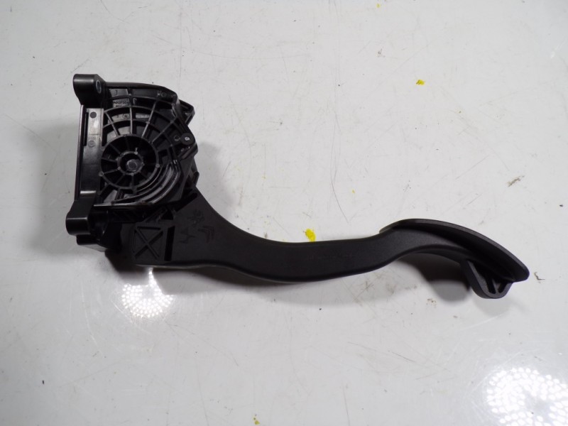 Recambio de potenciometro pedal para toyota proace city 1.5 dci referencia OEM IAM  9836042280 