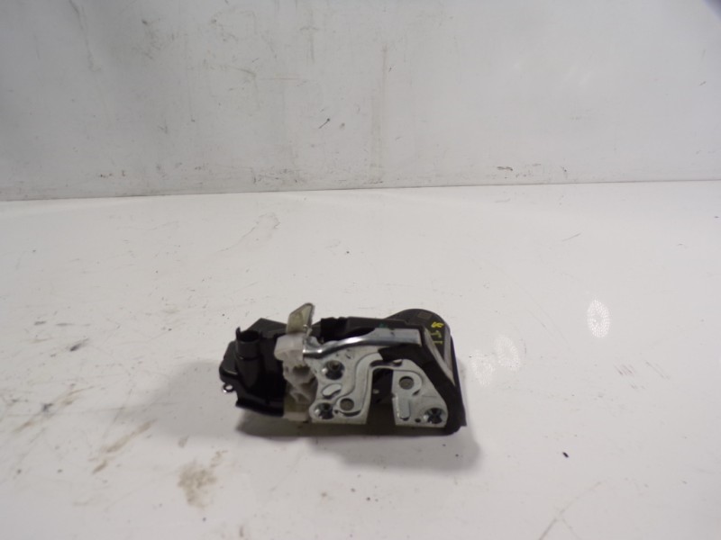 Recambio de cerradura puerta trasera izquierda para suzuki baleno 1.0 12v boosterjet cat referencia OEM IAM  382302M68P 