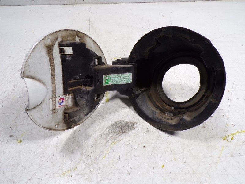 Recambio de tapa combustible para citroën c3 picasso 1.4 16v referencia OEM IAM 1517G8  