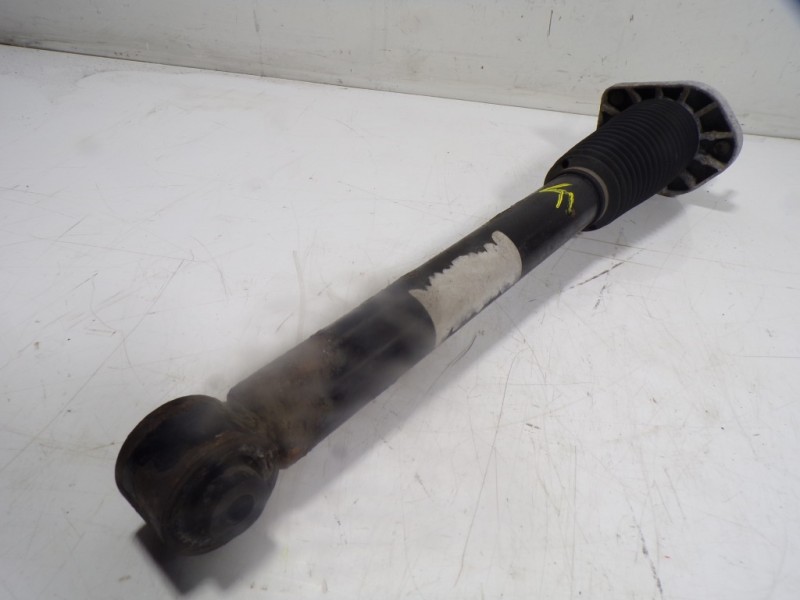 Recambio de amortiguador trasero derecho para land rover range rover sport hse referencia OEM IAM LR047323  