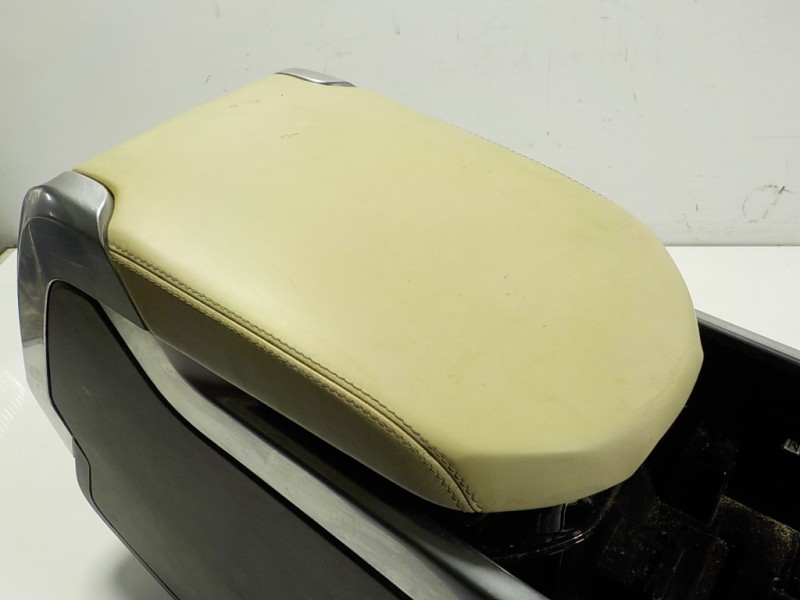 Recambio de apoyabrazos central para land rover range rover sport hse referencia OEM IAM LR044751  