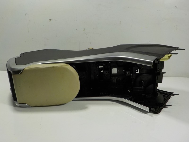 Recambio de apoyabrazos central para land rover range rover sport hse referencia OEM IAM LR044751  