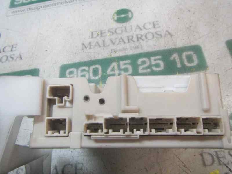 Recambio de caja reles / fusibles para toyota aygo 1.0 vvti referencia OEM IAM 827300H040 892210H030 