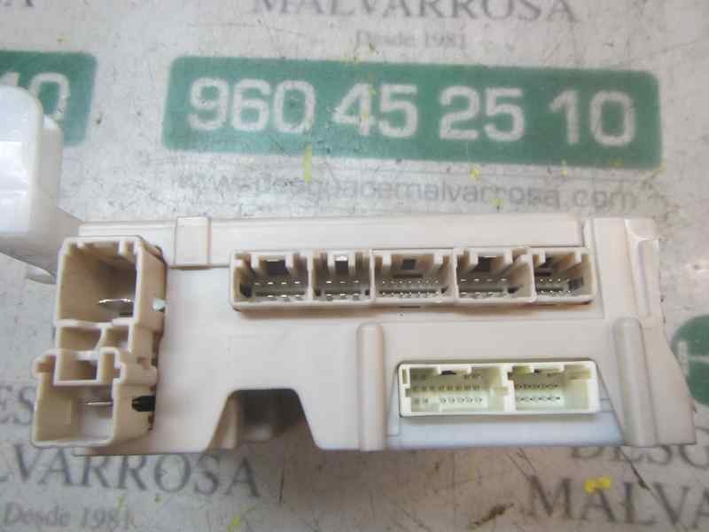 Recambio de caja reles / fusibles para toyota aygo 1.0 vvti referencia OEM IAM 827300H040 892210H030 