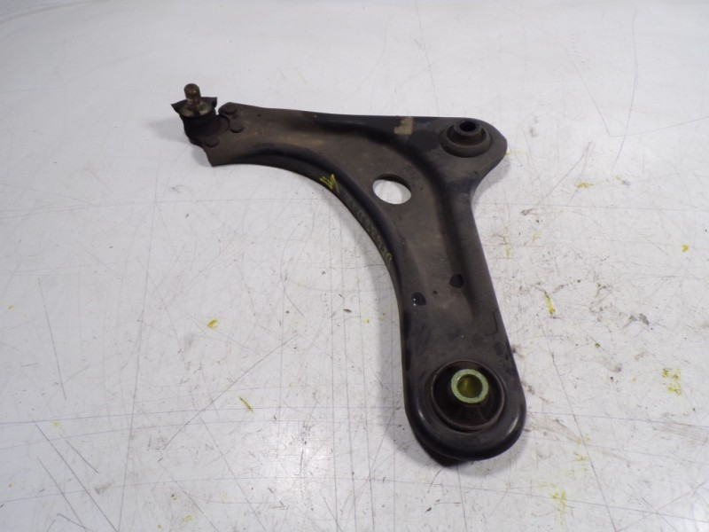 Recambio de brazo suspension inferior delantero izquierdo para peugeot 208 1.4 hdi fap referencia OEM IAM 9670772080  