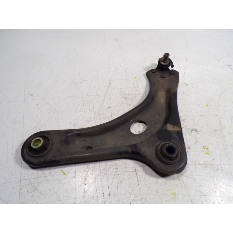 Recambio de brazo suspension inferior delantero izquierdo para peugeot 208 1.4 hdi fap referencia OEM IAM 9670772080  