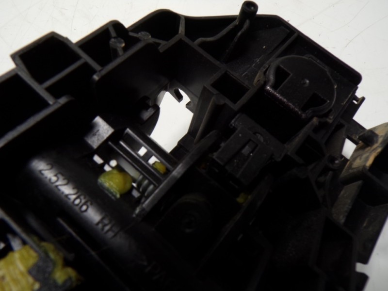 Recambio de maneta exterior delantera derecha para alfa romeo giulia (952) 2.2 jtdm cat referencia OEM IAM 156113674 252266RH 25