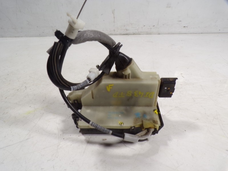 Recambio de cerradura puerta trasera derecha para peugeot 208 1.4 hdi fap referencia OEM IAM 9688079980 9688080780 