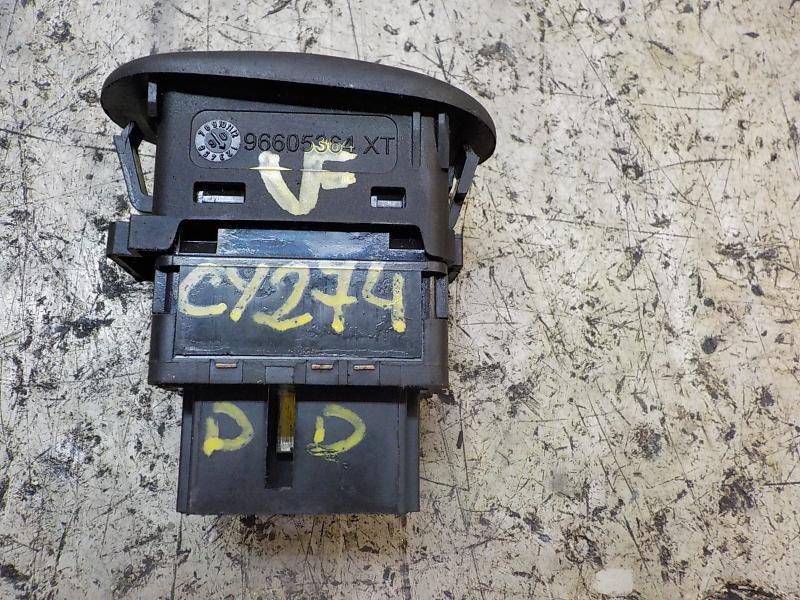 Recambio de mando elevalunas delantero derecho para citroën c3 1.4 hdi referencia OEM IAM   