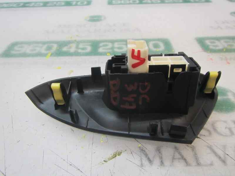 Recambio de mando elevalunas delantero derecho para toyota aygo 1.0 vvti referencia OEM IAM 848100D030  