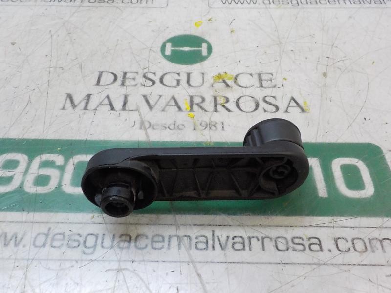 Recambio de maneta elevalunas delantera derecha para dacia dokker express 1.6 cat referencia OEM IAM 8200673745  