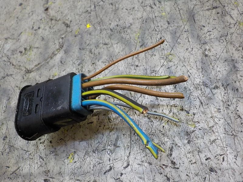 Recambio de mando elevalunas delantero izquierdo para ford fiesta berl./courier 1.3 cat referencia OEM IAM   