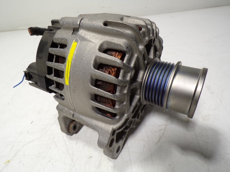 Recambio de alternador para audi a1 sportback (gba) 1.0 tfsi referencia OEM IAM 04E903015  04E903015